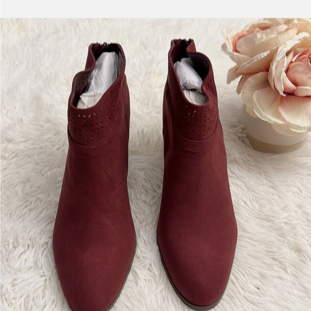Women's Burgundy Ankle Boots - Picture 4 of 8
